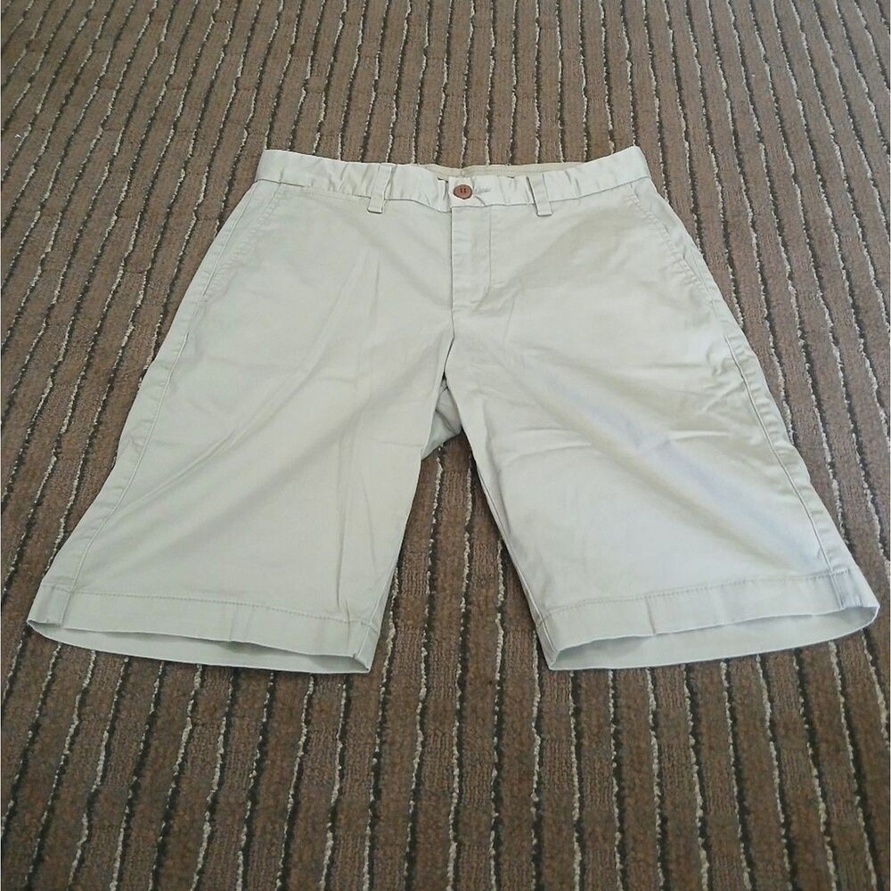 Tommy Bahama Flat Front Tan Chino Shorts Men's Size 30 Beach Preppy Vacation